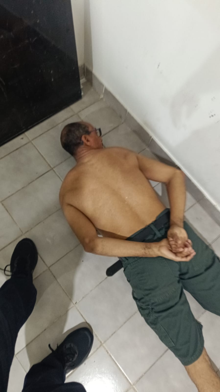 Homem preso na Bahia por cárcere privado e estelionato.