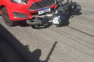 Motociclista morro ao colidir com carro na zona leste. (Foto: Reprodução/Redes Sociais)
