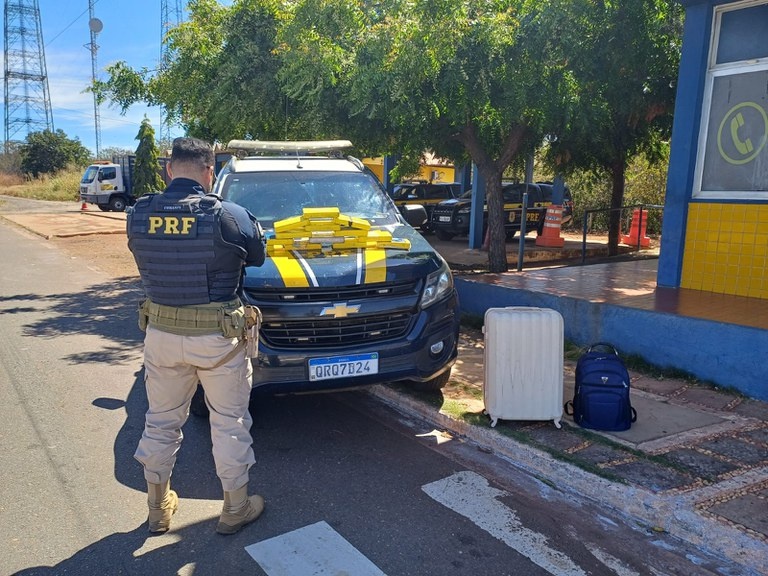 Apreensão de drogas vindas de Belém (PA) com destino João Pessoa (PB).