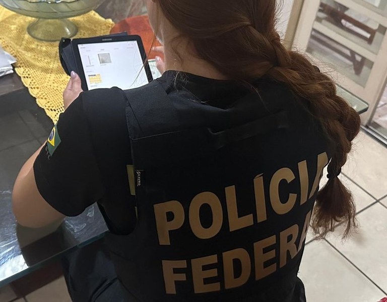Homem é preso por chantagear adolescente com fotos íntimas em Teresina.