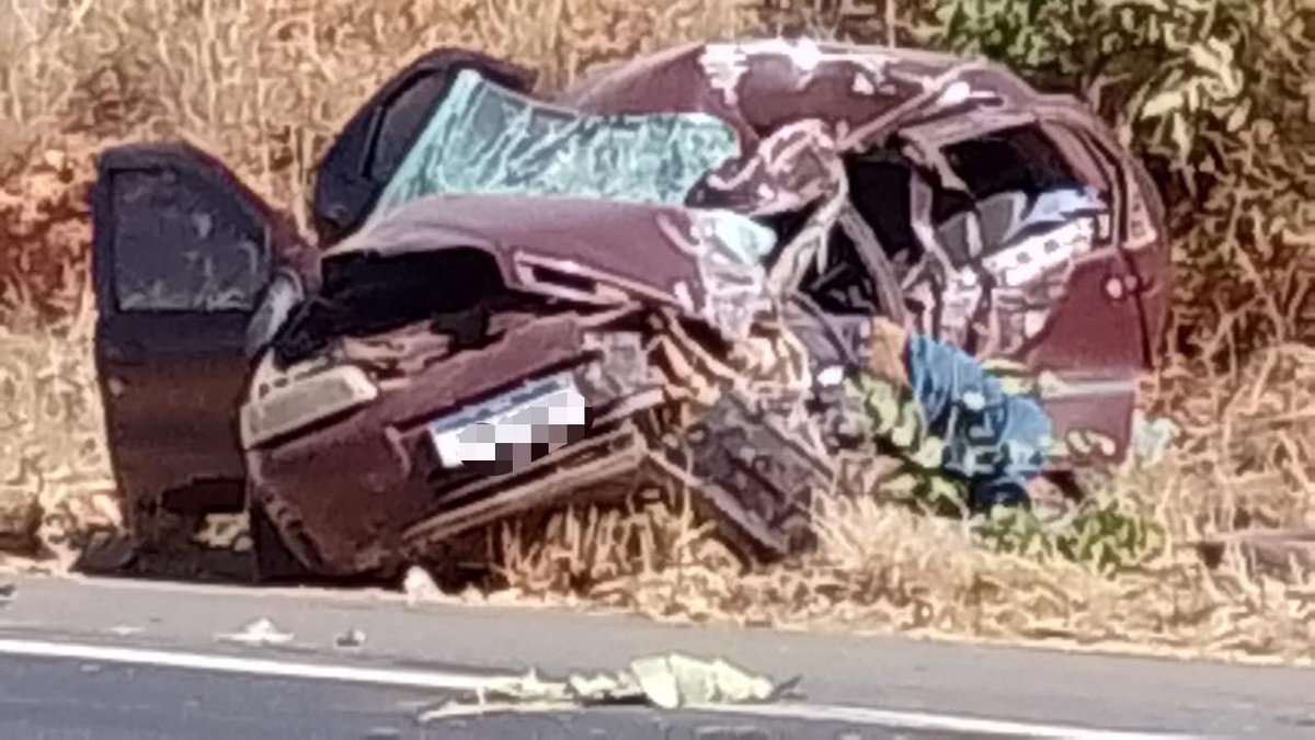 Homem morre em colisão entre caminhão e carro em Monte Alegre do Piauí.