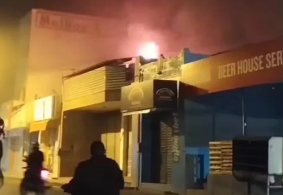 Incêndio atinge depósito de supermercado no Centro de Picos.