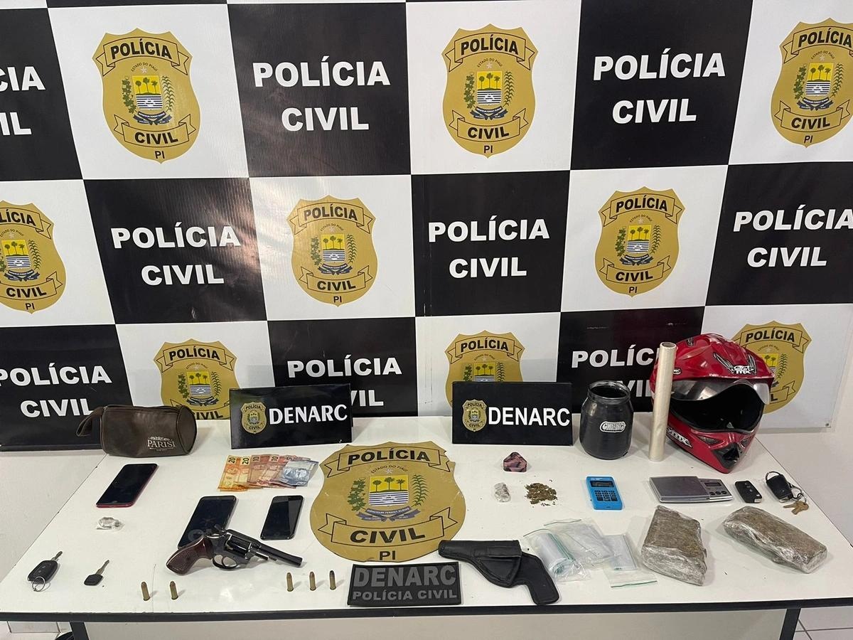 Policia apreende drogas e armas com jovem considerado maior traficante de drogas na região do Saci, zona Sul da capital.