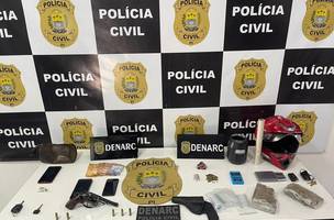 Policia apreende drogas e armas com jovem considerado maior traficante de drogas na região do Saci, zona Sul da capital. (Foto: REPRODUÇÃO/ ASCOM)