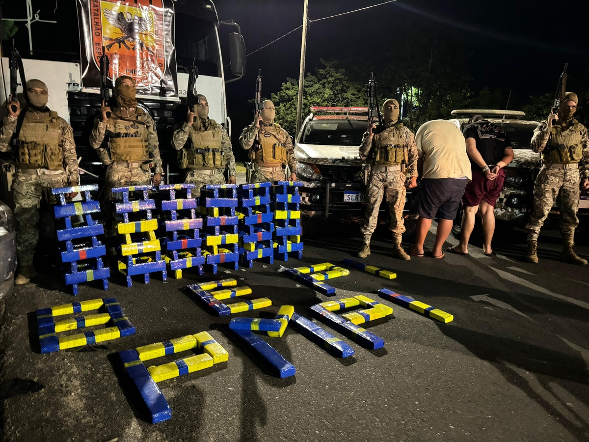 Polícia Militar apreende 150 tabletes de maconha em Teresina.