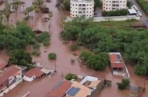 Chuvas fortes causam alagamentos em Teresina e Picos. (Foto: Reprodução/ Internet)