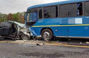 Colisão entre caminhonete e ônibus escolar deixa um morto e 10 feridos na BR-316. (Foto: Divulgação/ PRF-PI)