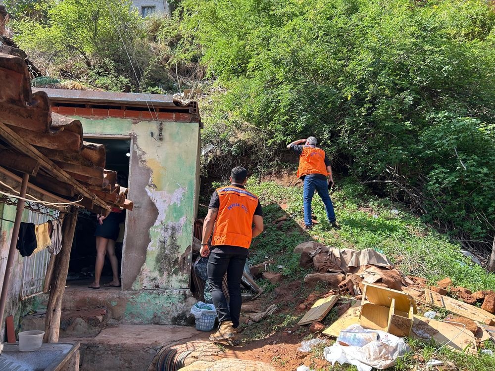 Equipes da Defesa Civil fiscalizam áreas de risco na cidade de Picos.