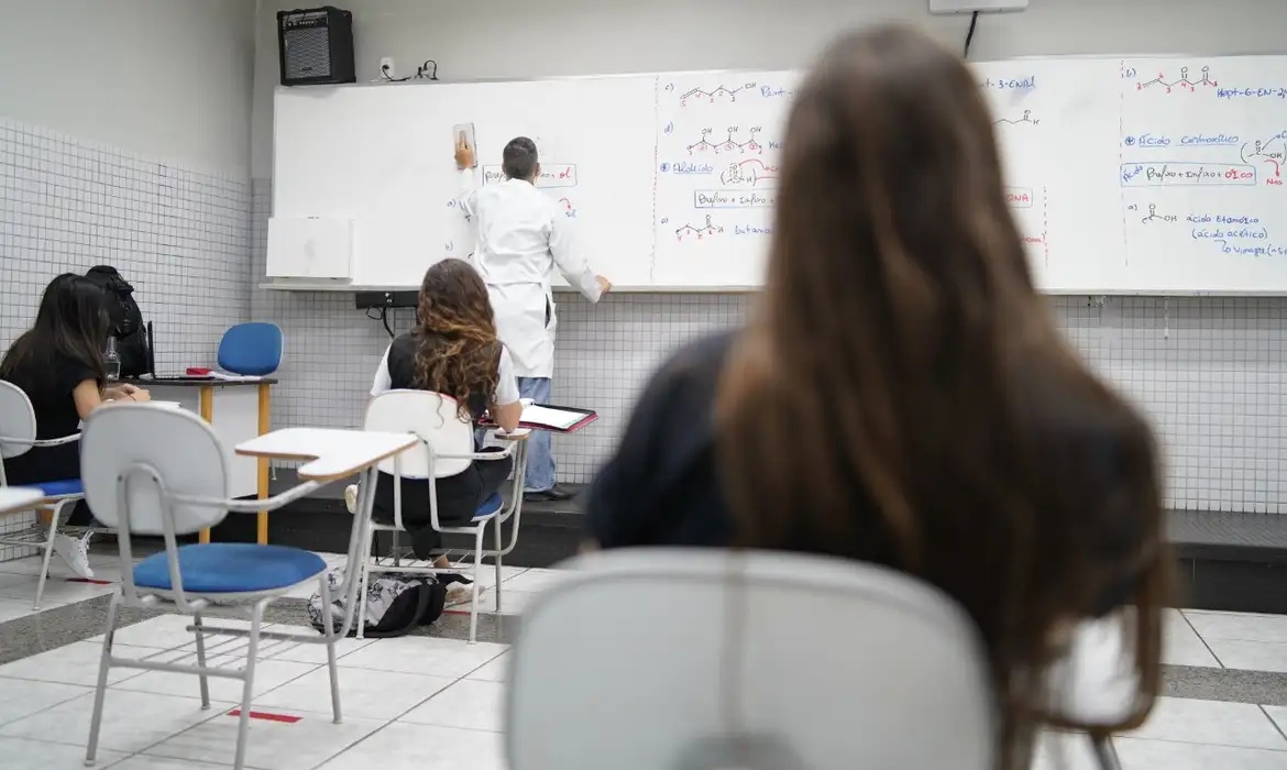 Faculdade oferece mais de 2mil vagas gratuitas em 65 cursos em Teresina.