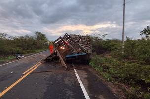 Mãe e filha morrem em grave acidente entre carro e caminhonete na PI 143. (Foto: Reprodução/ Ascom)