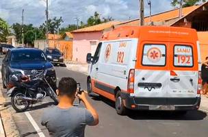 Mulher é socorrida pelo SAMU por suspeita de envenenamento. (Foto: Reprodução/ Internet)