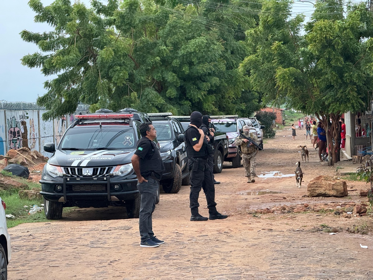 Operação cumpre mandados contra o crime organizado em Teresina e Altos.