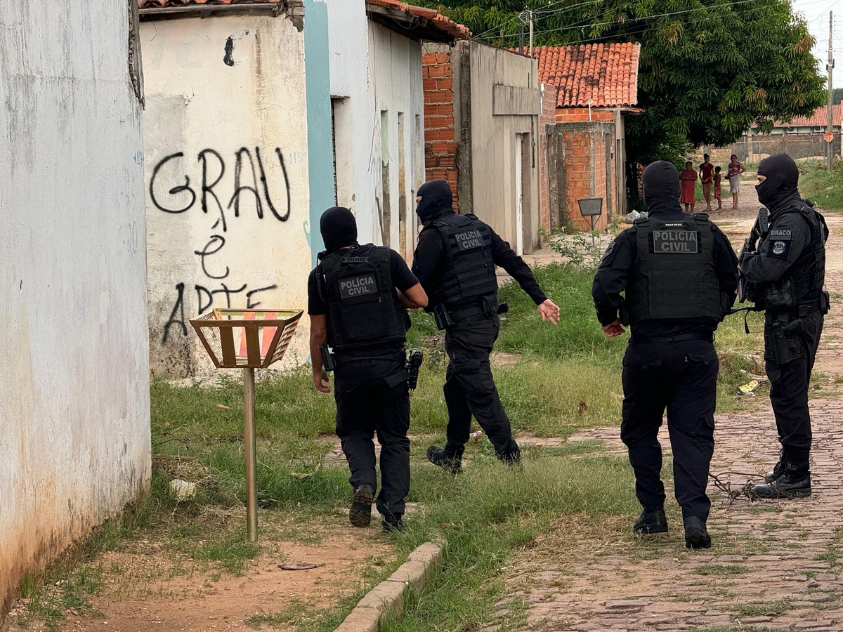 Polícia Civil cumpre 17 mandados de busca e apreensão.