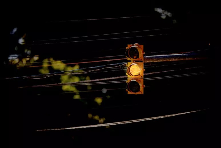 Semáforos de Teresina vão piscar em amarelo.