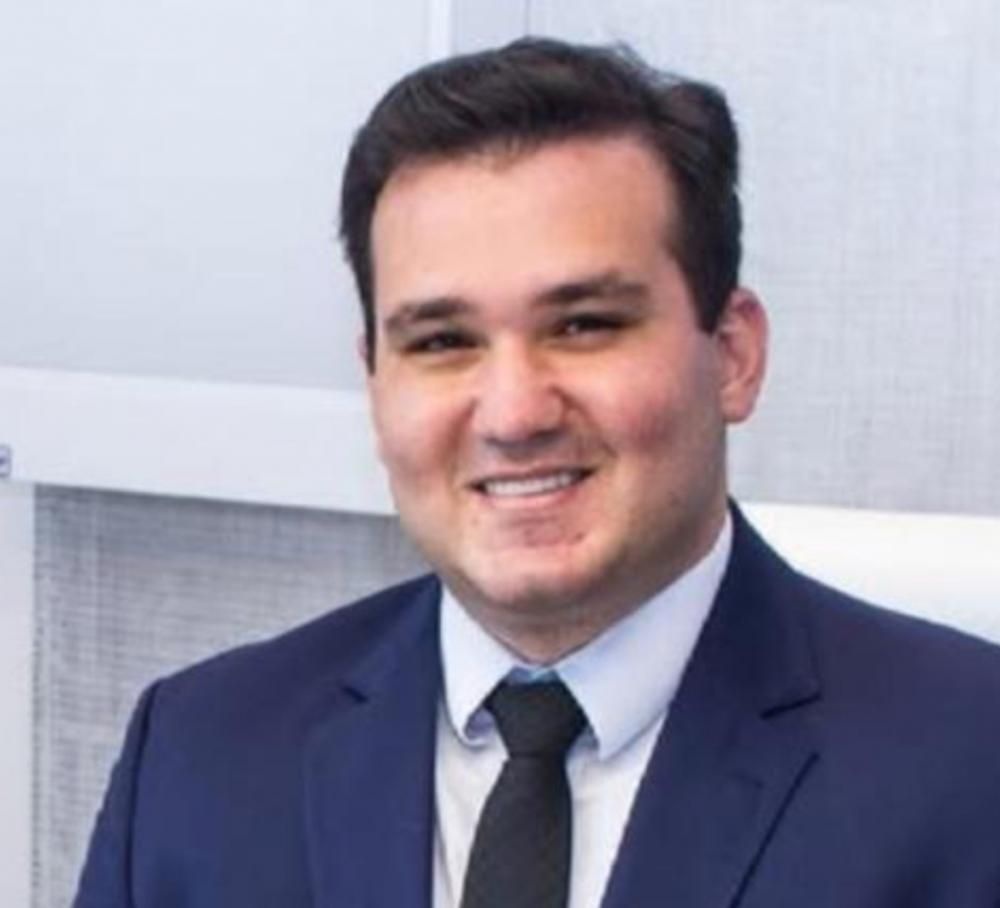 Bruno Santos Leal Campos se apresenta à PF e nega irregularidades.