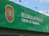 Mulher é presa em Teresina após ameaçar policiais e delegada dentro de delegacia
