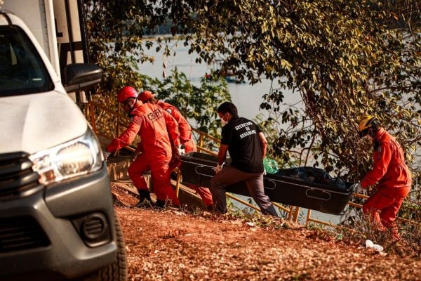 Corpo de jovem decapitado e com mãos amarradas é reconhecido pela polícia.