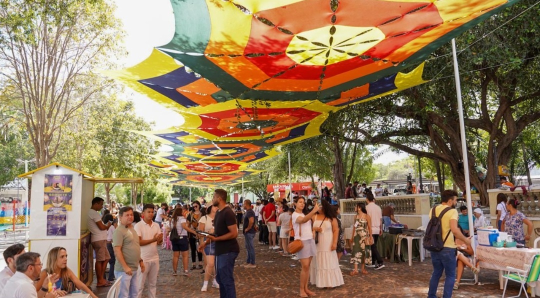 Feira na Praça Pedro II, em Teresina.