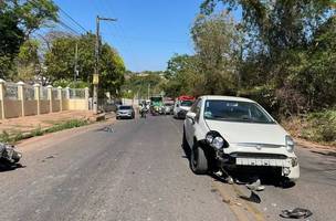 Motorista com sinais de embriagues colide com motos e deixa três feridos. (Foto: Reprodução/ Redes Sociais)