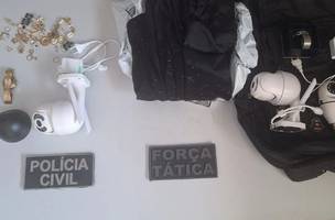 Objetos roubados da casa de juiz em Valença. (Foto: Ascom/SSP)