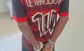 Homem fica assustado com presença da polícia e é preso por tráfico de drogas em Altos Homem fica assustado com presença da polícia e é preso por tráfico de drogas em Altos