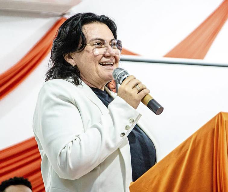 Justiça cassa prefeita de Piripiri por abuso de poder e determina novas eleições