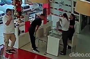 Câmeras de segurança registraram o caso. (Foto: Reprodução)