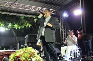 Padre Neto faz show católico gratuito na Expoapi 2025. (Foto: Reprodução/ Ascom)