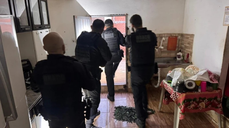 Polícia cumpre 11 mandados em operação contra tráfico em Santa Cruz do Piauí.