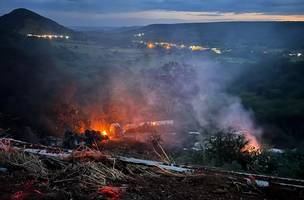 Caminhão tomba, pega fogo e interdita BR-316 em Picos. (Foto: Divulgação/ PRF-PI)