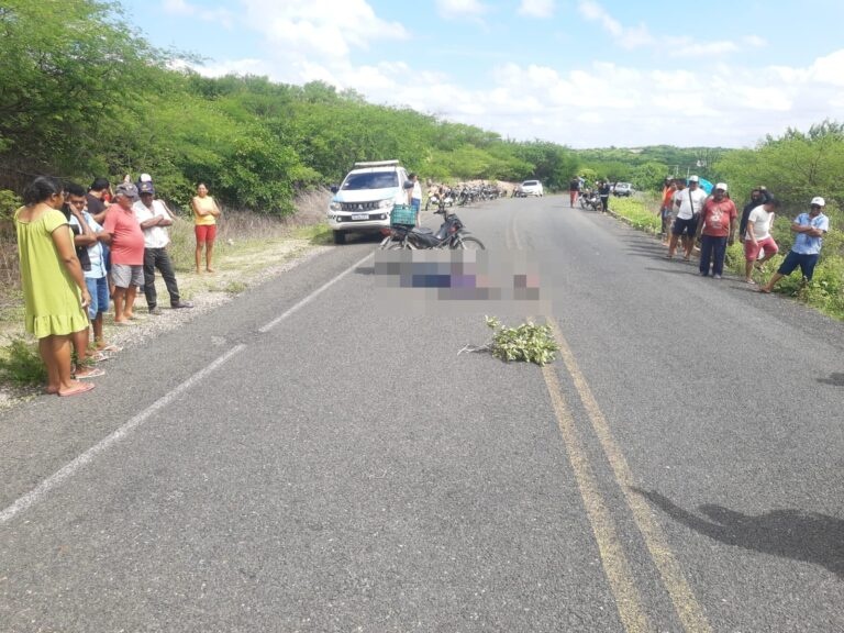 Homem é morto a tiros e encontrado ao lado de moto em rodovia no Piauí.