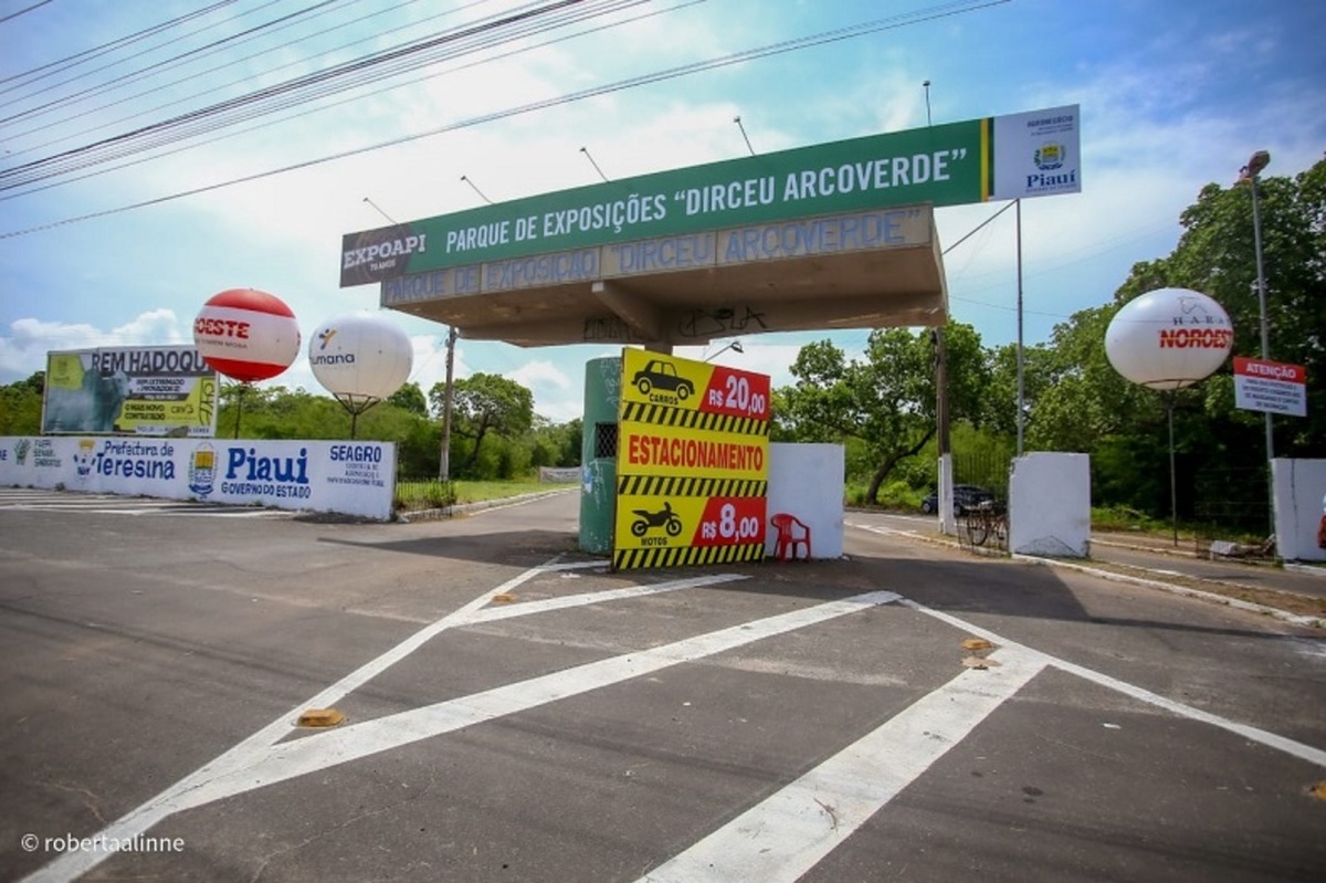 Parque de Exposição Governador Dirceu Arcoverde.