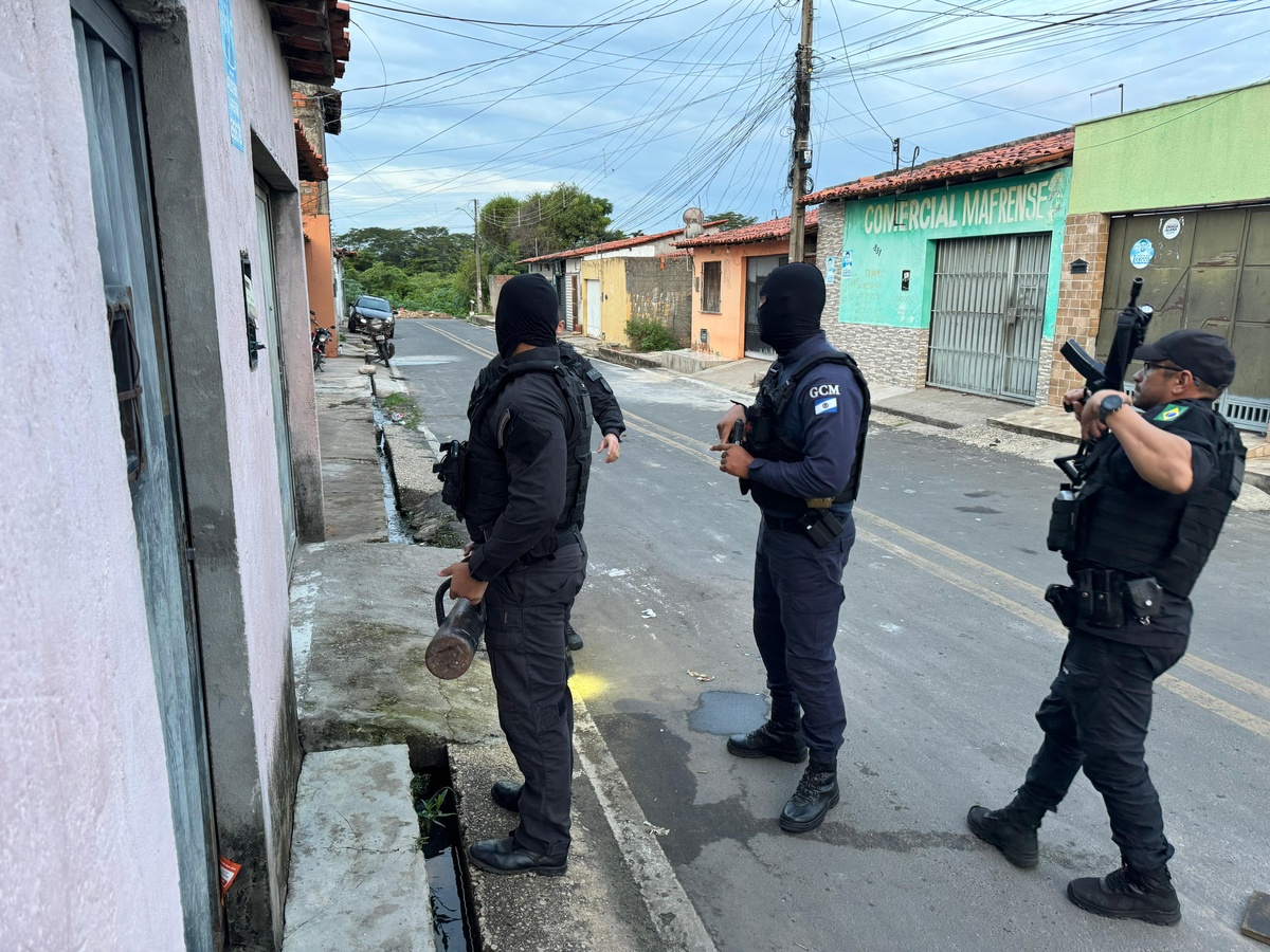 Polícia deflagra operação contra crimes organizados.