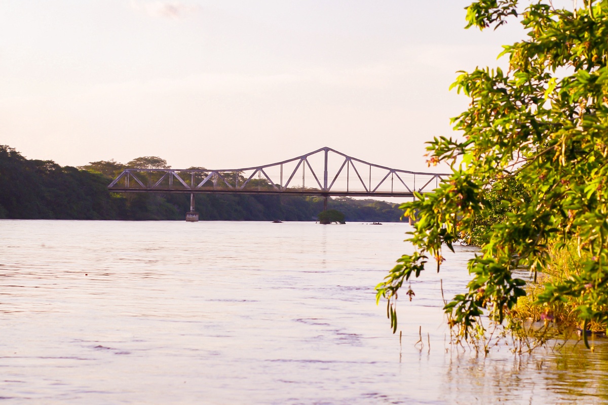 Ponte Metálica João Luiz Ferreira entre Teresina (PI) e Timon (MA).