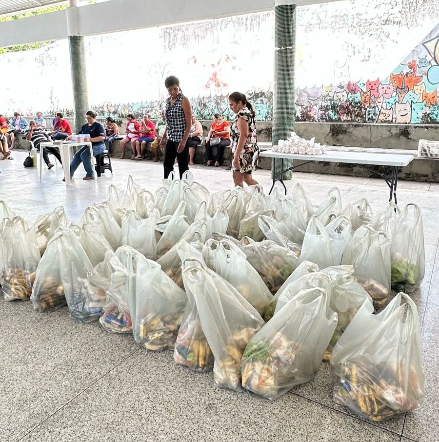 Projeto distribui alimentos para pacientes com câncer no Piauí.