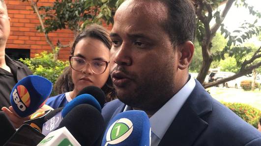 Enzo Samuel cobra redução na taxa de esgoto: “80% ainda é muito alto”