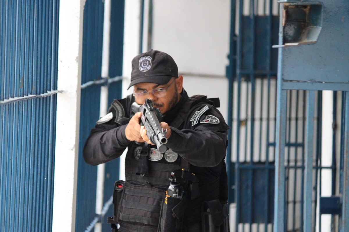 Polícia prende oito pessoas tentando ingressar com drogas em presídios do Piauí.