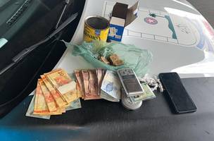 Casal é preso por tráfico no bairro Torquato Neto. (Foto: Ascom/SSP-PI)