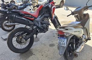 Homem é peso com moto roubada nono bairro Vamos Ver o Sol. (Foto: Ascom/ SSP)