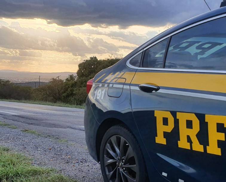 PRF apreende R$ 404 mil em espécie durante fiscalização na BR-316, em Valença do Piauí