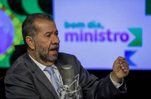 Carlos Lupi é demitido do ministério da previdência após investigações no INSS. (Foto: Reprodução/ Agência Brasil)