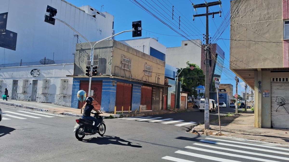 Cruzamento da Avenida Campos Sales com a Rua Rui Barbosa, no centro de Teresina.