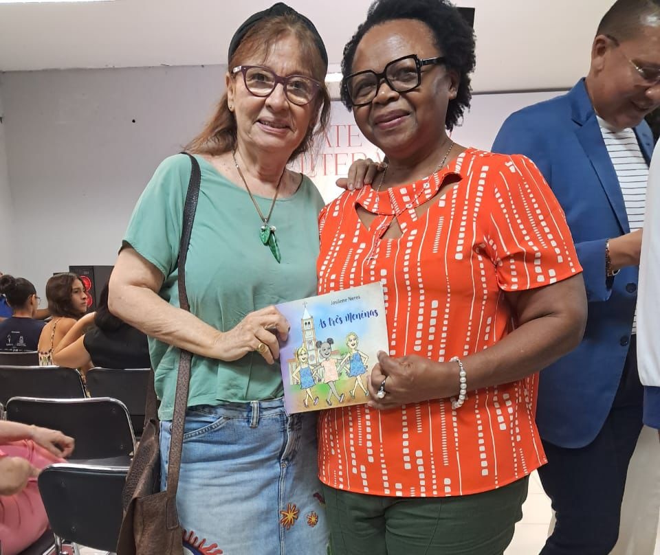 "As Três Meninas": escritora lança edição antirracista de livro infantil no Salipi.