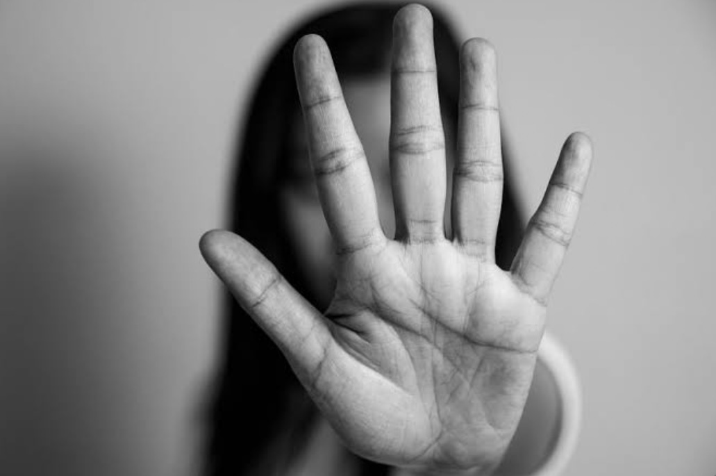 Casos de estupro e feminicídio crescem no Brasil.