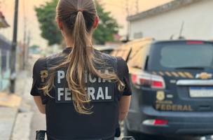 Homem é preso com material pornográfico infantil durante operação da PF. (Foto: Divulgação/ PF)