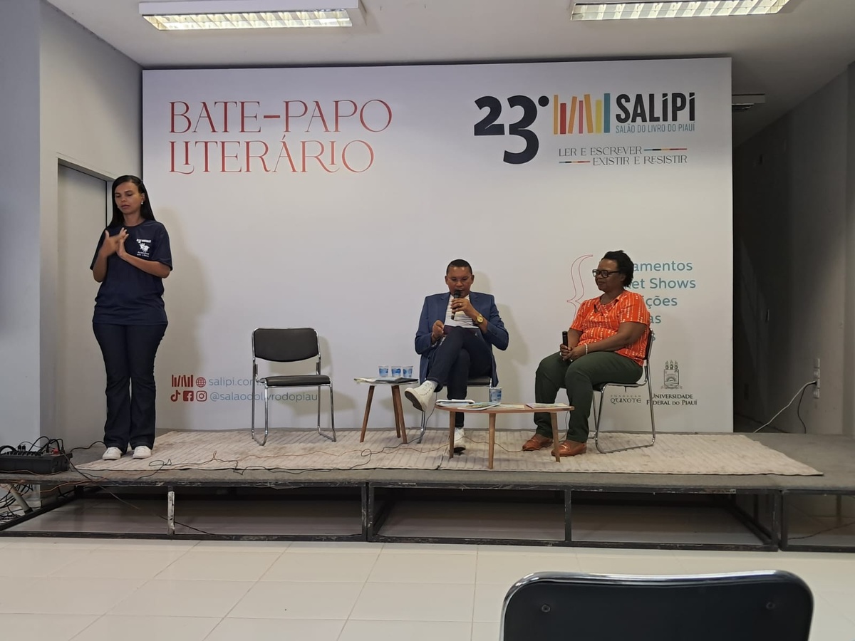 O evento teve direito a bate-papo literário.