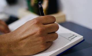 Piauí publica edital de concurso da Saúde com 1.000 vagas e salários de até R$ 12 mil