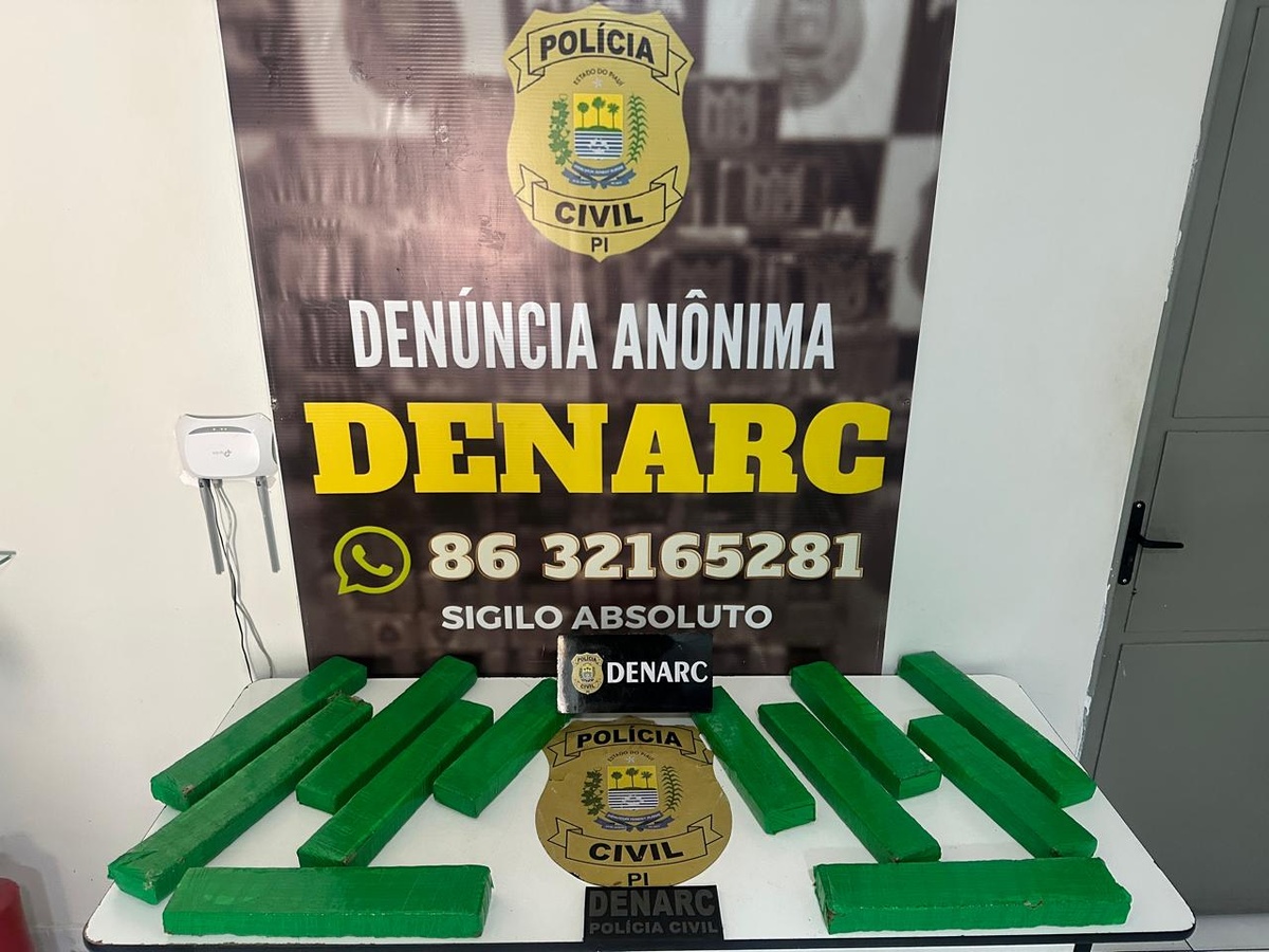 Homem é preso com 12 tabletes de maconha.