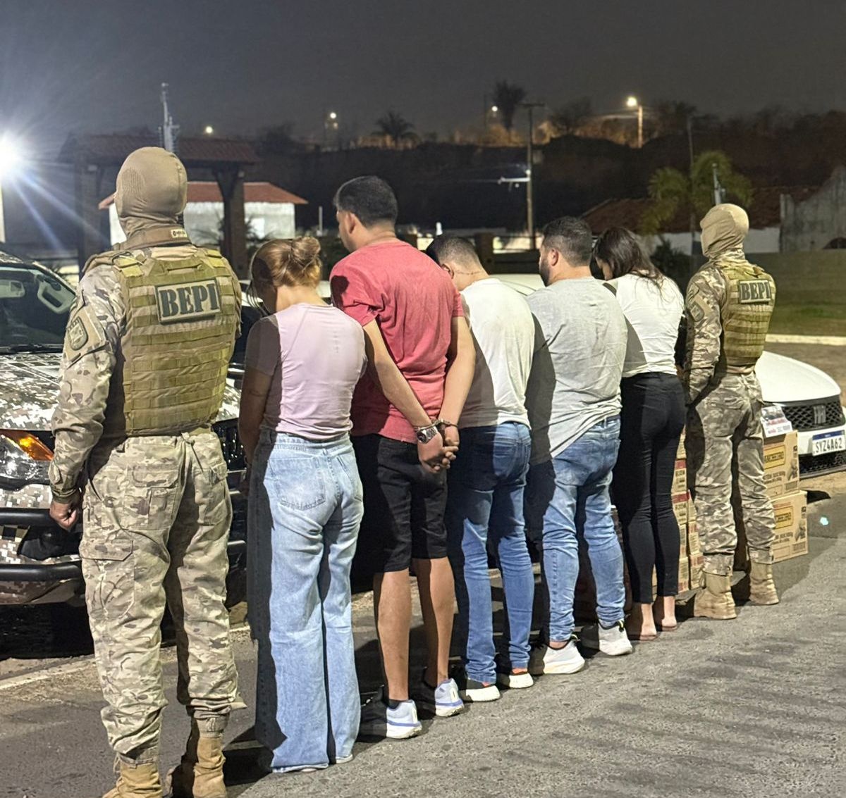 Polícia prende cinco suspeitos de furtos a shoppings e supermercados no Piauí.