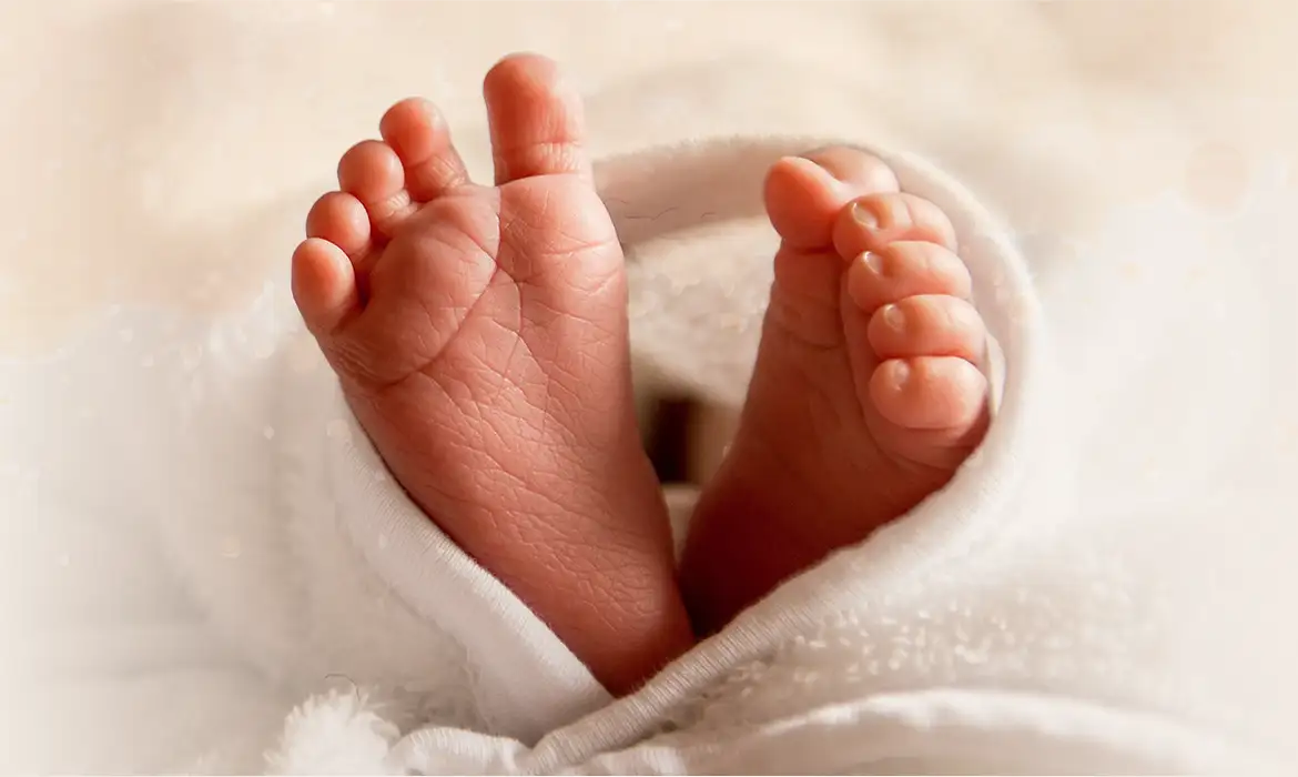 Prematuros terão acompanhamento até os 2 anos de idade com nova lei.